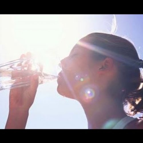 Скільки води пити у спеку